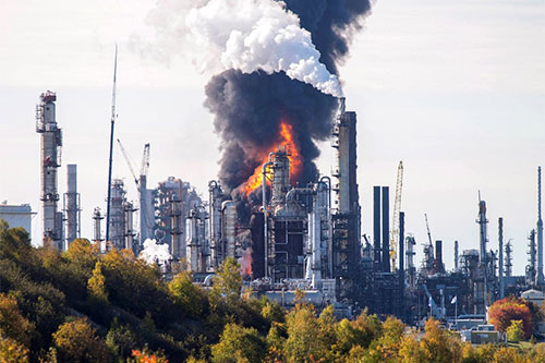 Explosión en la refinería más grande de Canadá